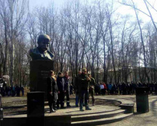 Жители города вышли на мининг против ж/д блокады в Донбассе (ФОТО) (ДОПОЛНЕНО)