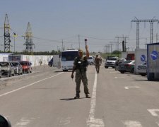 У всех донбасских КПВВ с утра собрались очереди