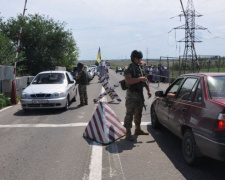 На КПВВ Донбасса растут очереди автотранспорта