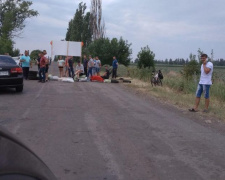 Авдеевцам на заметку: на въезде в Угледар бастующие шахтеры перекрыли дорогу, ведущую к морю (ФОТОФАКТ)