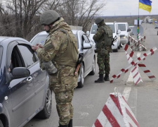 Утром 11 апреля все донбасские КПВВ работают, в «Марьинке» - большая очередь в одну сторону