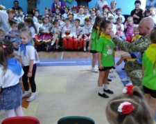 Малыши Авдеевки подарили военным ангелочков (ФОТО)