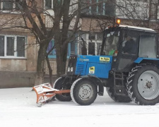 Коммунальщики Авдеевки вышли на борьбу с непогодой: фоторепортаж