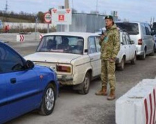 Сводка с КПВВ на линии разграничения: большие очереди и задержание груза у Гнутово