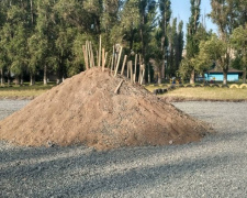 В Авдеевке приостановлено строительство нового футбольного поля из-за хулиганства местных подростков (ФОТО)