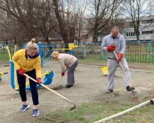 Працівники спортивних установ долучилися до прибирання Авдіївки