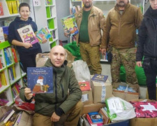 Юні читачі з Авдіївки отримали українські книги від Святого Миколая