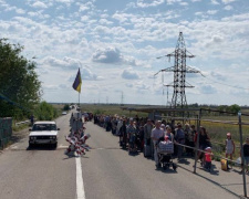 Утро у донбасских пунктов пропуска: в КПВВ «Марьинка» очередь была в одну сторону