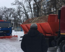 В Авдеевке борются с ударом стихии (ФОТО)