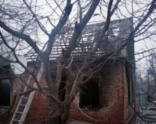 В Авдіївці поліція розслідує пожежу, в який загинули літній чоловік та його донька