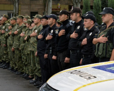 На улицы Донетчины вышло 430 нарядов полиции и собаки