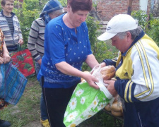 В опасную зону Донбасса доставили хлеб и булочки (ФОТО)