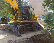 Комунальники подовжують готувати тепломережі Авдіївки до опалювального сезону