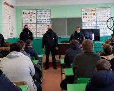 В Авдіївці поліцейські проводять уроки дорожньої безпеки для дітей