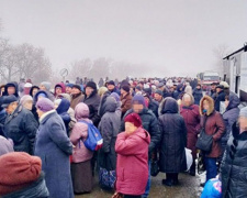 Смерти, снегопады и страшные очереди: мучения при пересечении донбасской линии разграничения