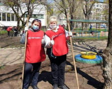 Молодежь АКХЗ навела порядок в «Искорке» (ФОТОФАКТ)