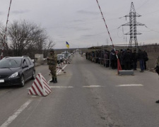 Линию разграничения на Донбассе не смогли пересечь через КПВВ 24 человека