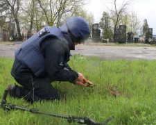 Кладбища в Донецкой области перед Радоницей проверяют на наличие боеприпасов (ФОТО/ВИДЕО)