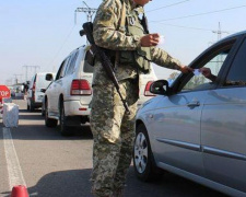 На КПВВ задержаны три человека по подозрению в причастности к деятельности боевиков