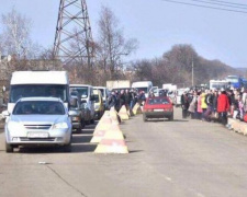 Сводка с КПВВ на линии разграничения: очереди, подделки, наркотики и бижутерия