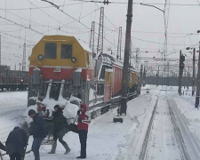 Железнодорожники Донбасса дают бой непогоде (ФОТО)