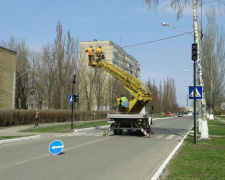 Фотофакт: у авдеевской школы появились светофоры