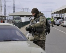 Огромное количество людей и машин прорвались через донбасскую линию разграничения