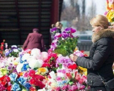 Авдеевцев просят отказаться от пластиковых венков в поминальные дни