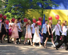 В школах Авдеевки ярко и трогательно отшумели последние звонки (ФОТОРЕПОРТАЖ)