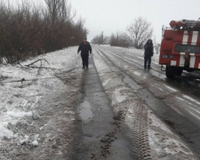 В Донецкой области спасатели достали семь автомобилей из снежных заносов (ФОТО)