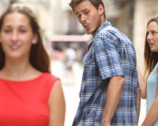 Мем distracted boyfriend нашли на картине 18 века (ФОТО)