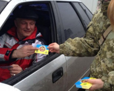 На донбасских КПВВ у линии разграничения сегодня звучат поздравления