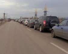 Сводка с донбасских КПВВ: всё про очереди, задержания и гуманитарные грузовики