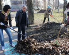 Авдеевку убирали взрослые и дети (ФОТО)