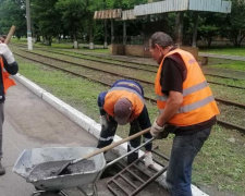 Комунальники Авдіївки очистили від бруду міську зливову каналізацію (ФОТО)