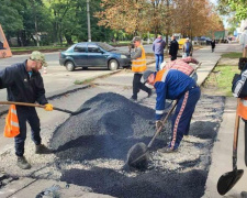 В Авдіївці комунальники оновили частину головного проспекту міста