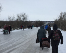 Донбасские КПВВ: большие очереди и много смертей