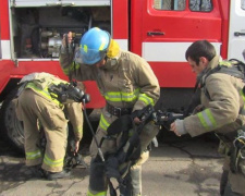 Авдеевские спасатели тушили условный пожар на избирательном участке (ФОТО)