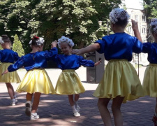 В Авдіївці співали, танцювали, нагороджували та віддавали шану захисникам: фотозвіт