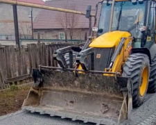 В Авдіївці продовжують відсипання грунтових доріг у приватному секторі міста