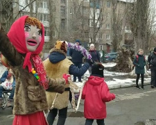 Як в Авдіївці на Масляну зиму проводжали