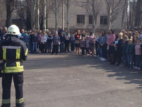 В Авдеевке сегодня эвакуировали детей: подробности и фото