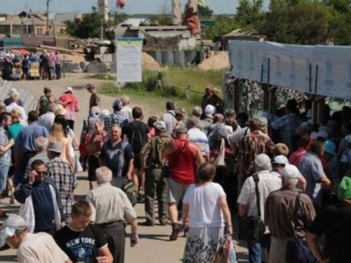 Пересечение донбасских КПВВ в апреле: основные цифры и проблемы