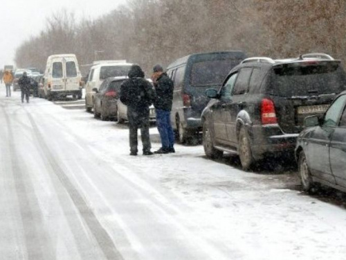 Очереди на КПВВ на Донбассе из-за непогоды не исчезли 