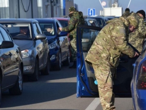 Увеличилась нагрузка на пункты пропуска у донбасской линии разграничения