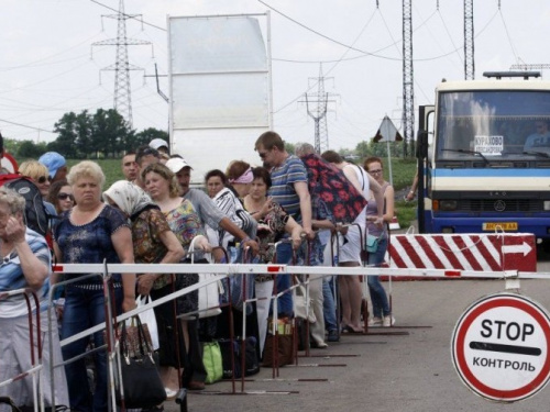 Жебривский убежден, что на КПВВ не нужно строить никаких монументальных сооружений