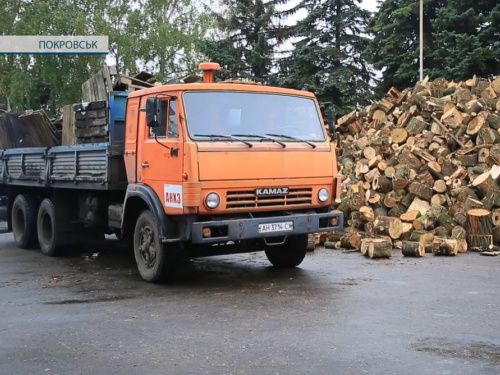 Транспортна дирекція «Метінвест Покровськвугілля» відправила автівку дров до Авдіївки