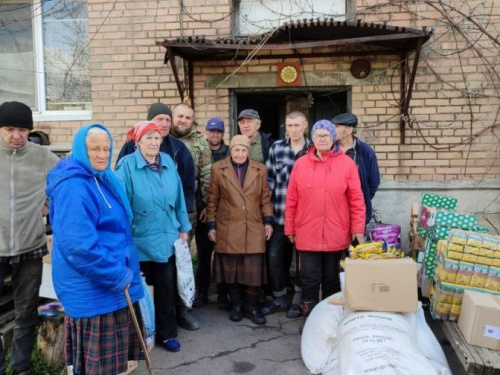 Мешканцям Опитного привезли продукти до Великоднього столу