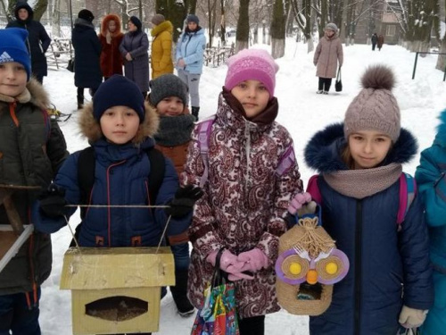 Авдеевские школьники презентовали учебный проект «Птичья столовая» (ФОТОФАКТ)