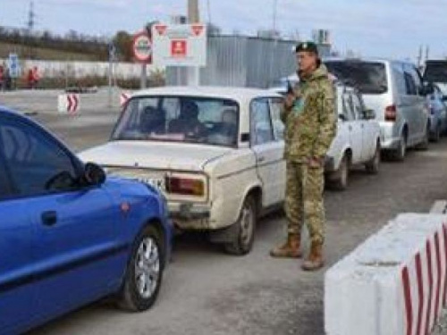 Сводка с КПВВ на линии разграничения: большие очереди и задержание груза у Гнутово